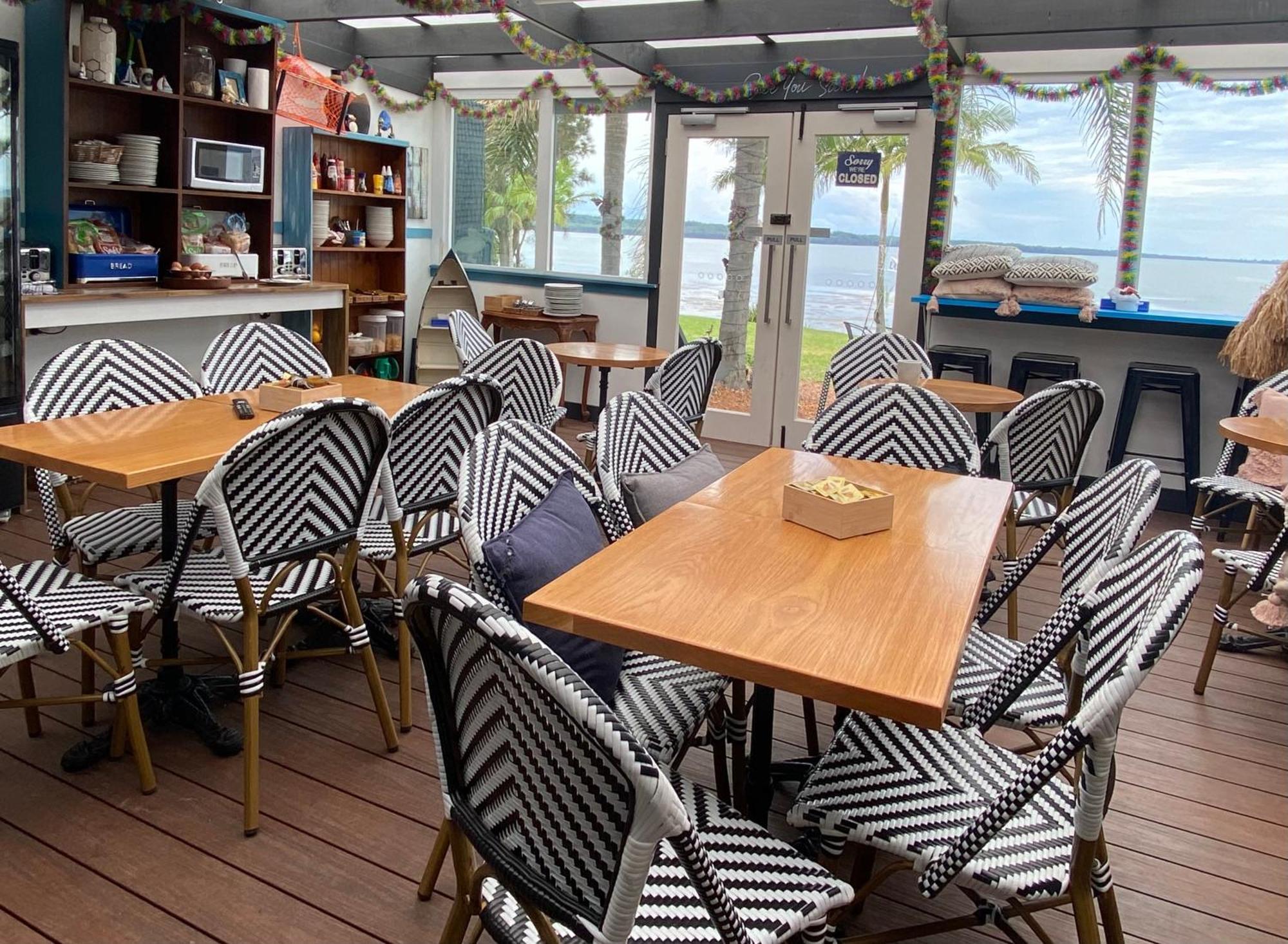 Lakes Aparthotel